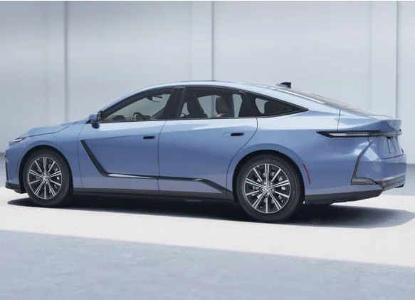 Hông xe — dáng fastback — Trục cơ sở dài, mái vuốt