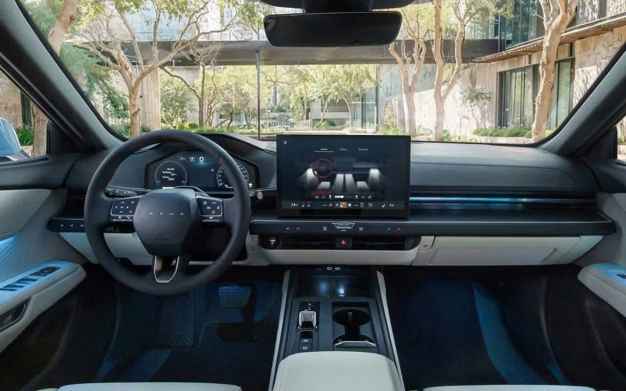 Khoang lái Lexus ES thế hệ mới với màn hình trung tâm cỡ lớn