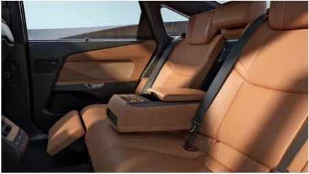 Lexus ES — hàng ghế sau
