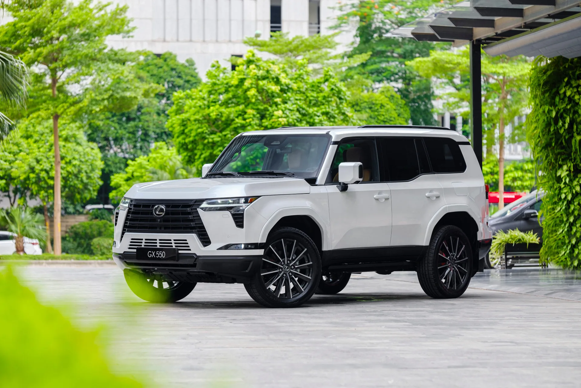 Lexus GX 550 màu trắng tại Lexus Thăng Long