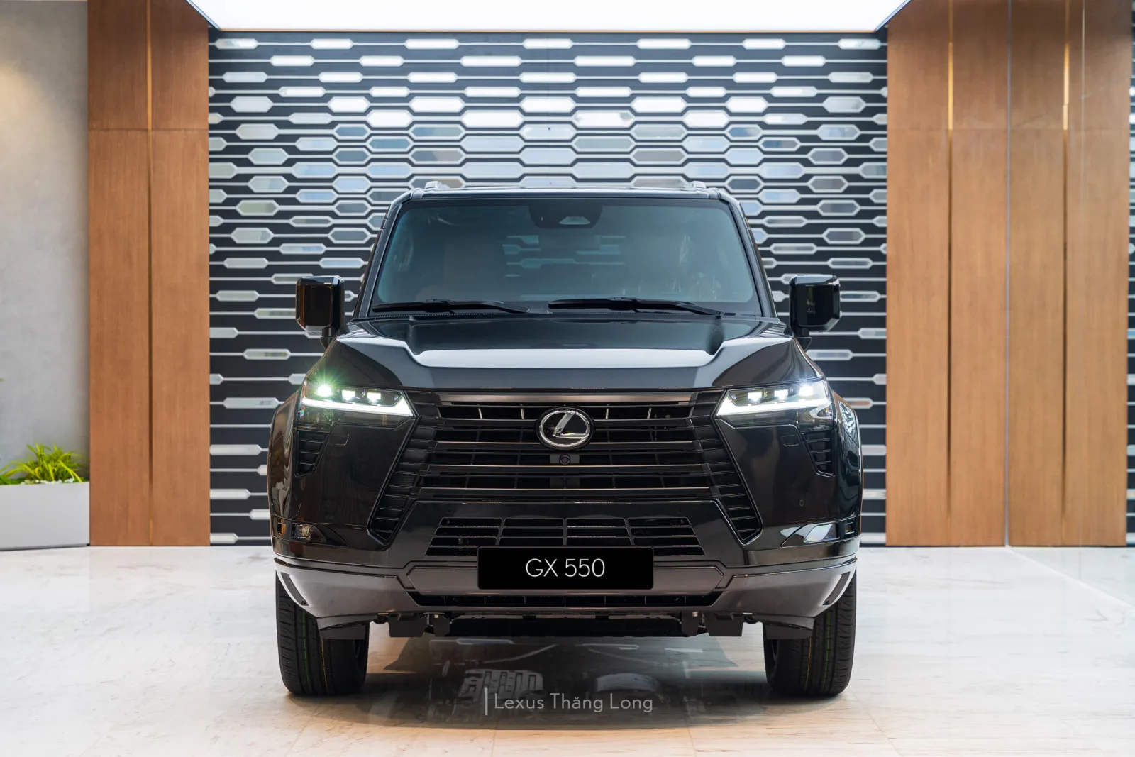 Lexus GX — tại showroom Lexus Thăng Long