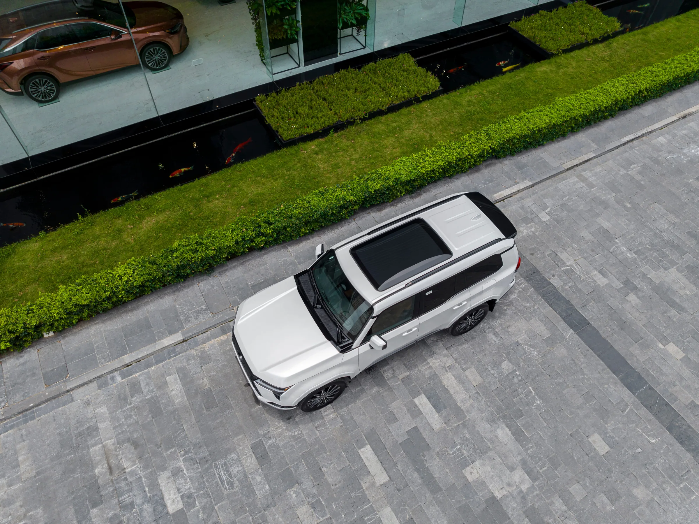 Lexus GX 550 nhìn từ trên cao