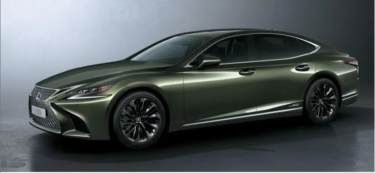 Lexus LS 500h màu xanh rêu