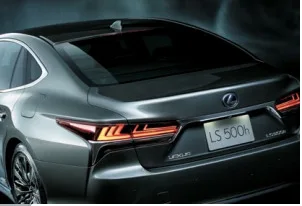 Lexus LS — đuôi xe LS 500h