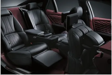 Lexus LS — ghế sau thương gia