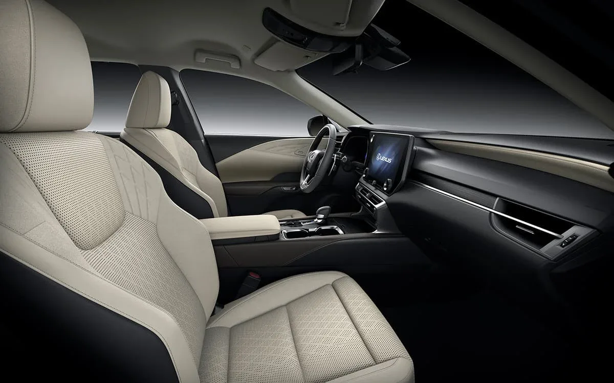 Lexus RX — ghế trước