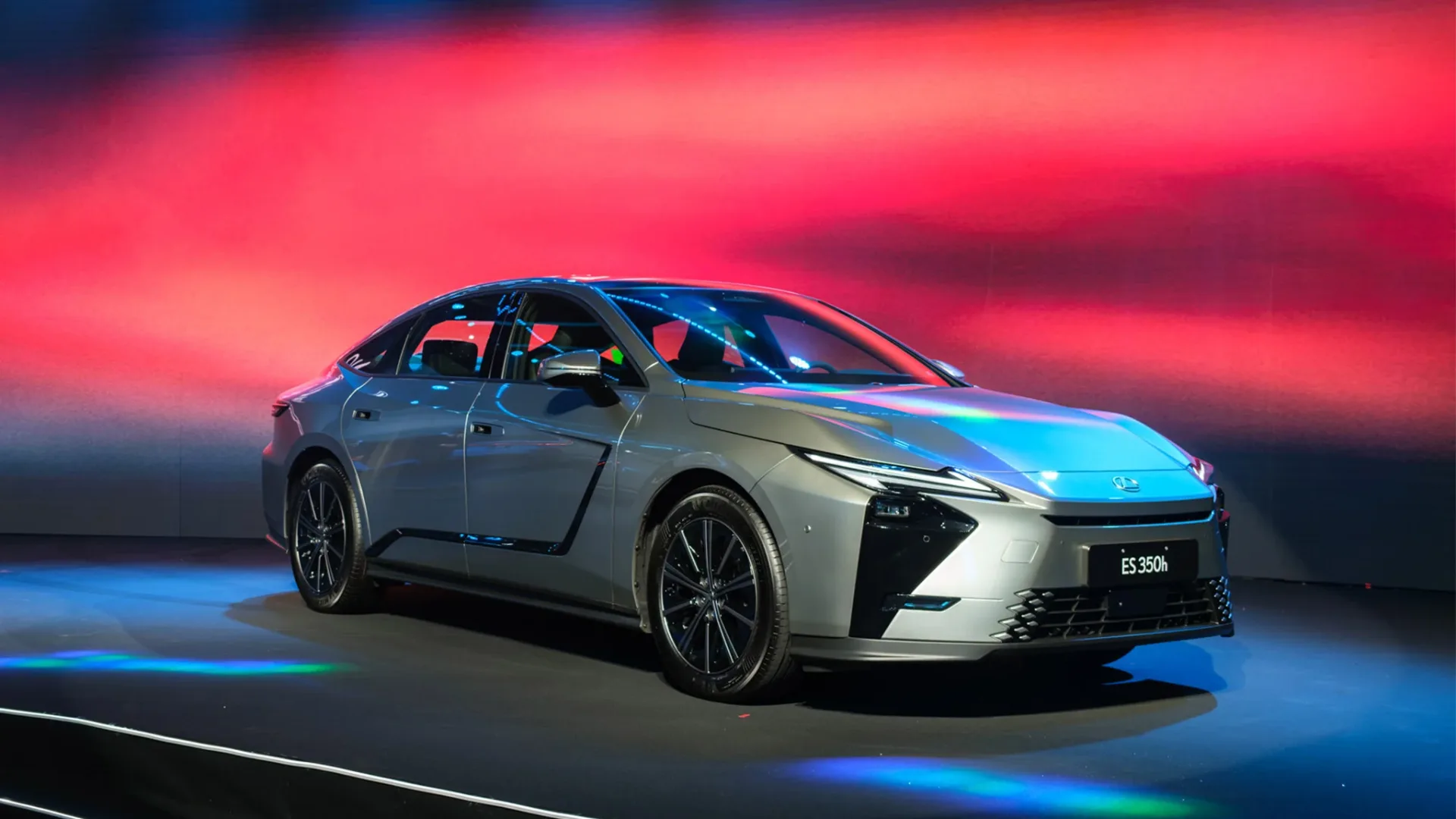 So Sánh Lexus ES 350h Luxury Và ES 500e: Chọn Hybrid Hay Thuần Điện?
